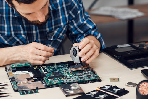 MONTAGEM E MANUTENÇÃO DE NOTEBOOKS