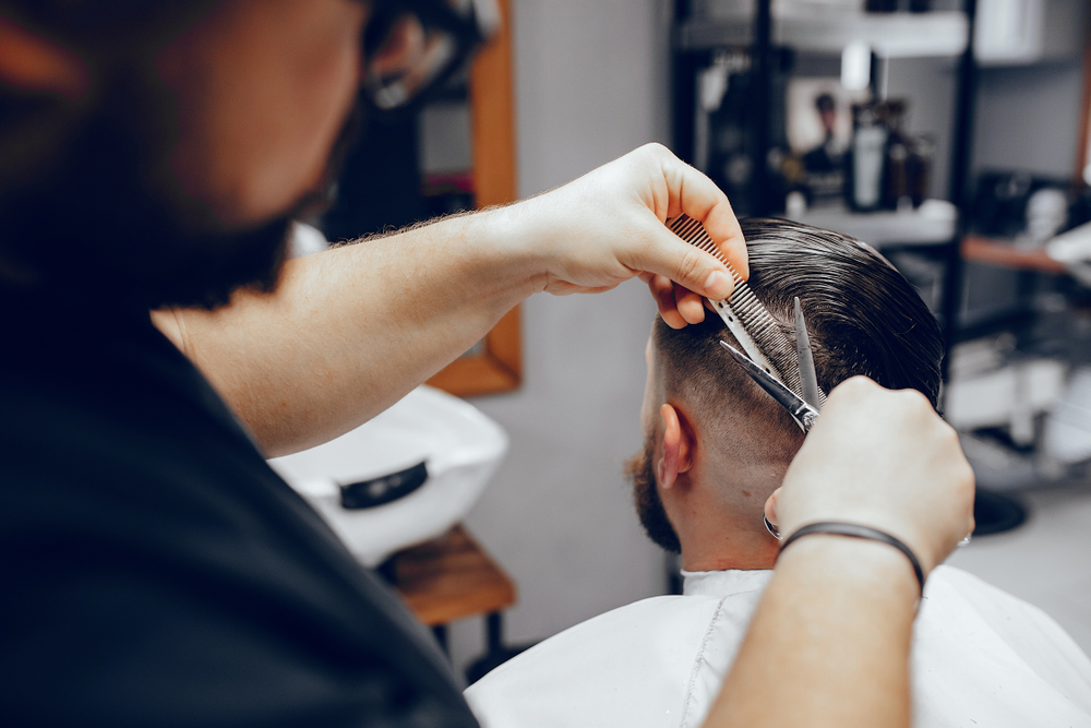 BÁSICO EM CORTE DE CABELO MASCULINO – 2025.21.26